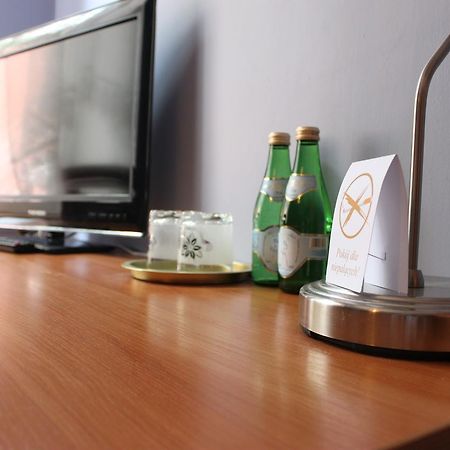 Hotel Pod Jeleniem 투홀라 외부 사진