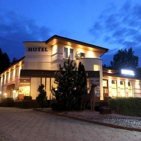 Hotel Pod Jeleniem 투홀라 외부 사진