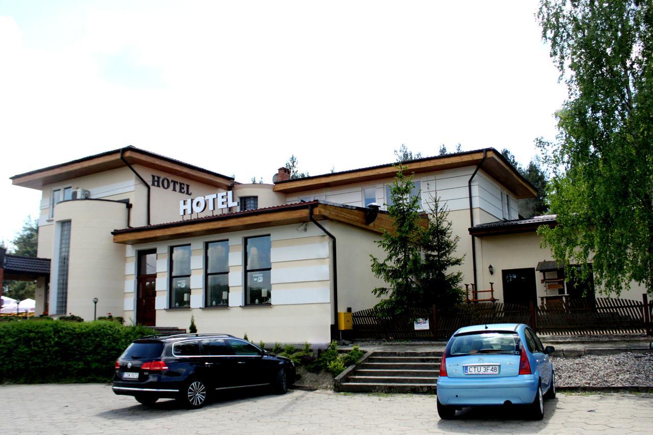Hotel Pod Jeleniem 투홀라 외부 사진
