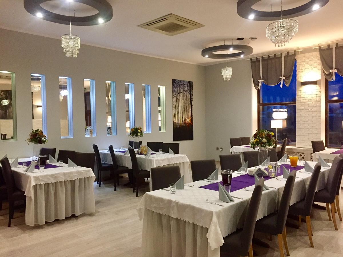 Hotel Pod Jeleniem 투홀라 외부 사진