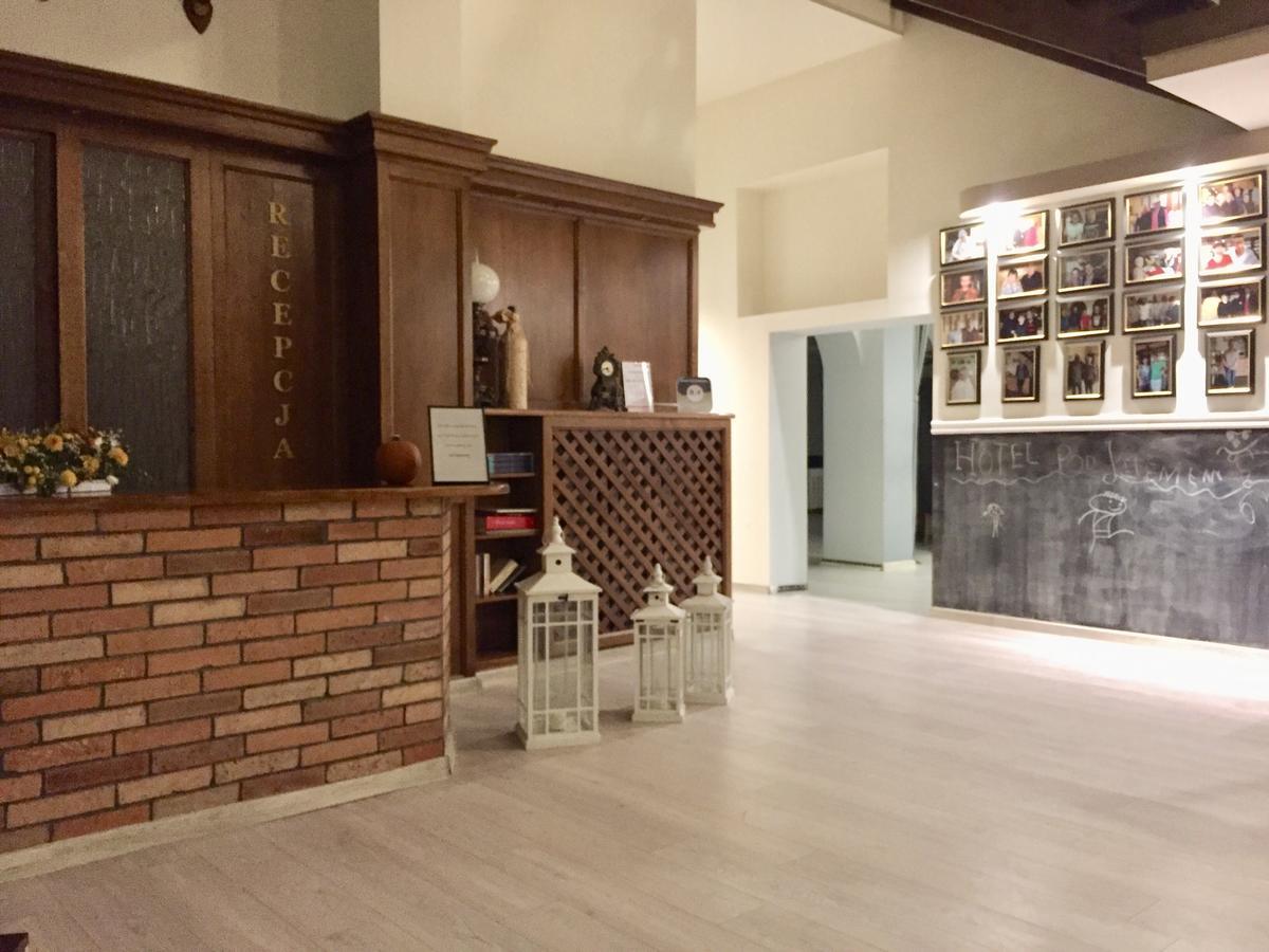 Hotel Pod Jeleniem 투홀라 외부 사진